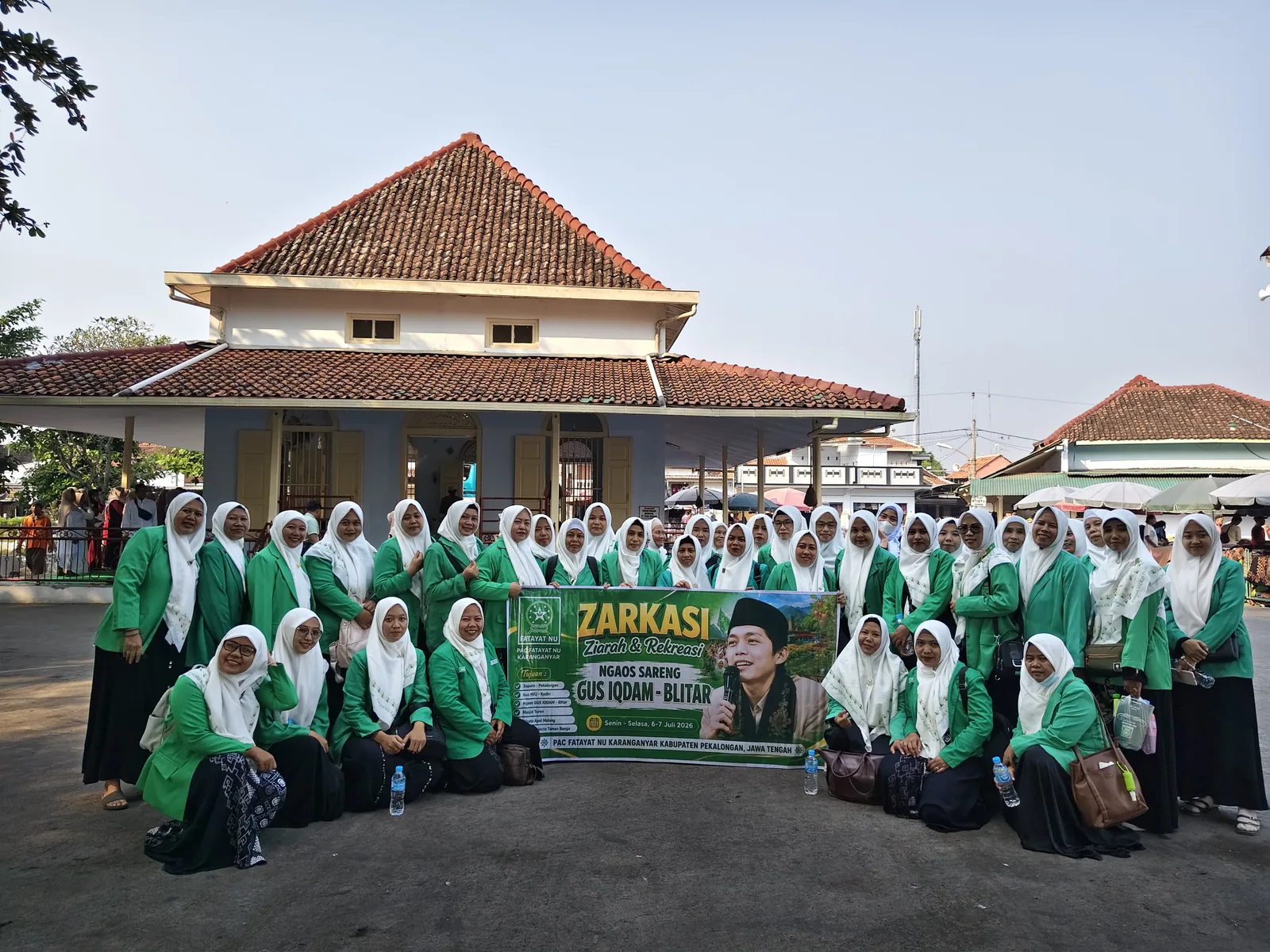 Pererat Silaturahmi dan Spritualitas, PAC Fatayat NU Karanganyar Gelar "Zarkasi" ke Jawa Timur